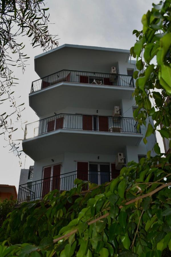 Bob'S Apartments Tolón Eksteriør bilde